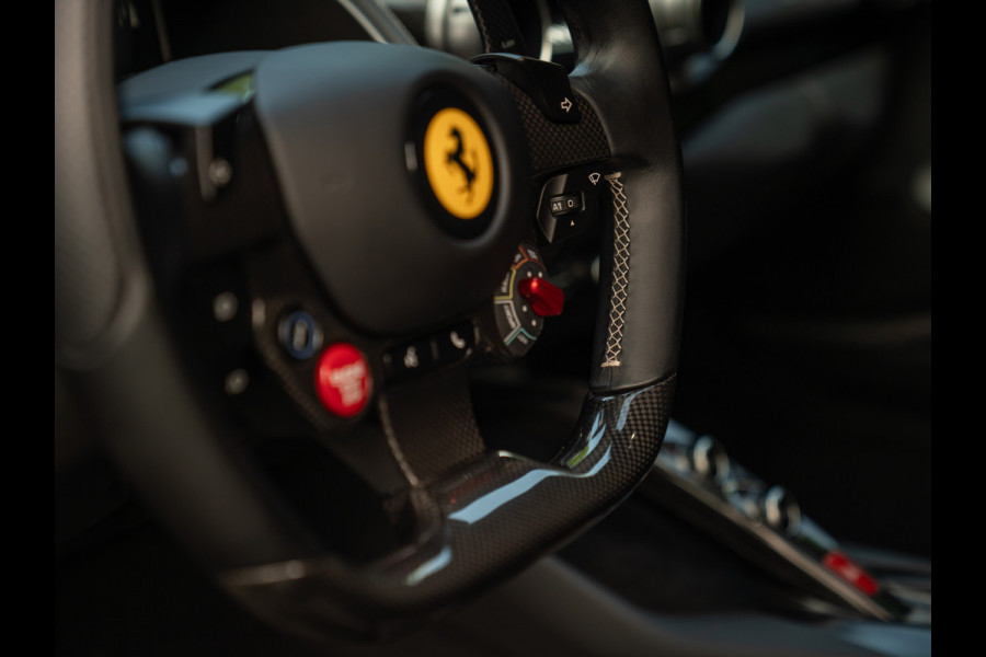 Ferrari 812 Superfast | Lift | Pass. display | Grigio Scuro | Carbon Driver Zone