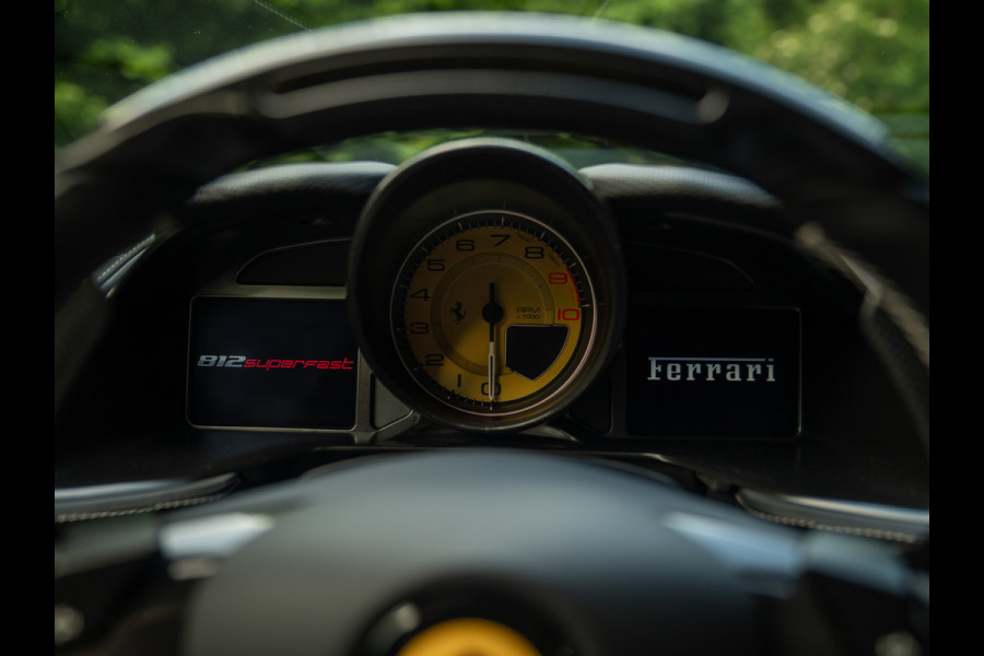 Ferrari 812 Superfast | Lift | Pass. display | Grigio Scuro | Carbon Driver Zone