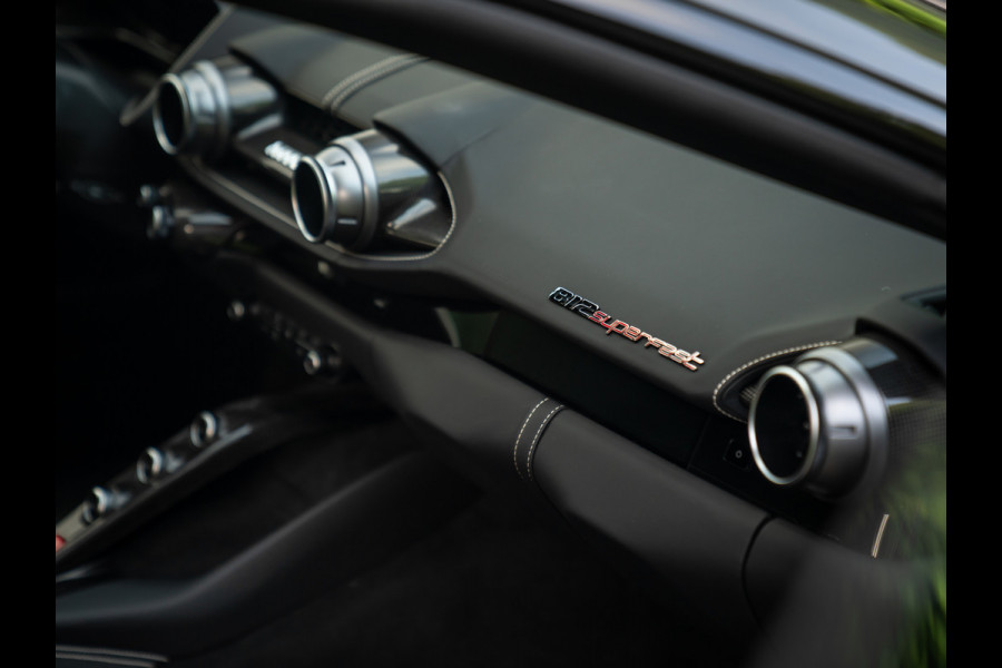 Ferrari 812 Superfast | Lift | Pass. display | Grigio Scuro | Carbon Driver Zone