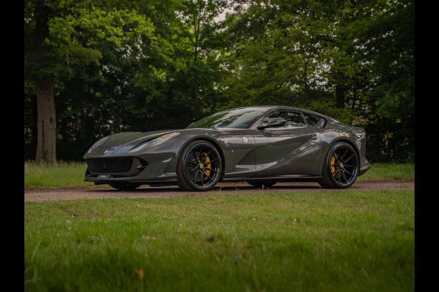 Ferrari 812 Superfast | Lift | Pass. display | Grigio Scuro | Carbon Driver Zone