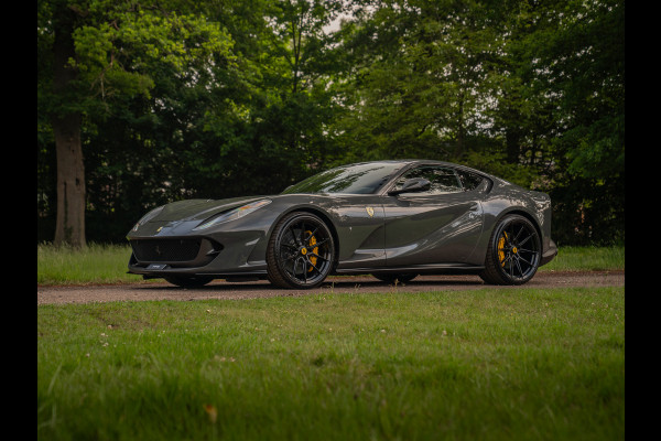 Ferrari 812 Superfast | Lift | Pass. display | Grigio Scuro | Carbon Driver Zone
