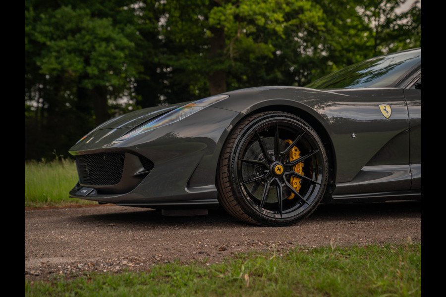 Ferrari 812 Superfast | Lift | Pass. display | Grigio Scuro | Carbon Driver Zone