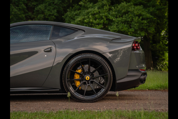 Ferrari 812 Superfast | Lift | Pass. display | Grigio Scuro | Carbon Driver Zone