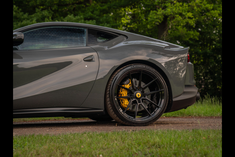 Ferrari 812 Superfast | Lift | Pass. display | Grigio Scuro | Carbon Driver Zone