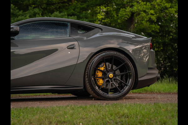 Ferrari 812 Superfast | Lift | Pass. display | Grigio Scuro | Carbon Driver Zone