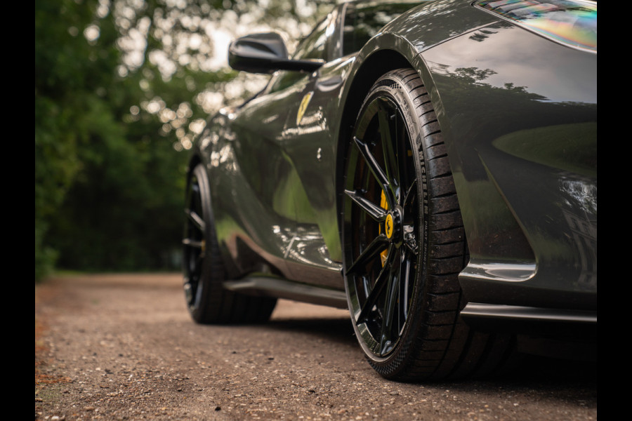 Ferrari 812 Superfast | Lift | Pass. display | Grigio Scuro | Carbon Driver Zone