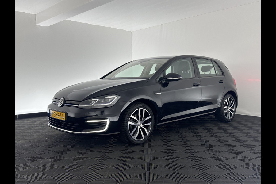Volkswagen e-Golf E-DITION Aut. *HEAT-PUMP | ADAPTIVE-CRUISE | FULL-LED | DAB+ | NAVI-FULLMAP | CARPLAY | HEATED-COMFORTSEATS | ECC | CCS-FASTLOADER | PARKPILOT | CARPLAY | 17''ALU*