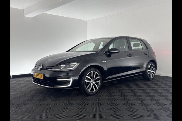 Volkswagen e-Golf E-DITION Aut. *HEAT-PUMP | ADAPTIVE-CRUISE | FULL-LED | DAB+ | NAVI-FULLMAP | CARPLAY | HEATED-COMFORTSEATS | ECC | CCS-FASTLOADER | PARKPILOT | CARPLAY | 17''ALU*