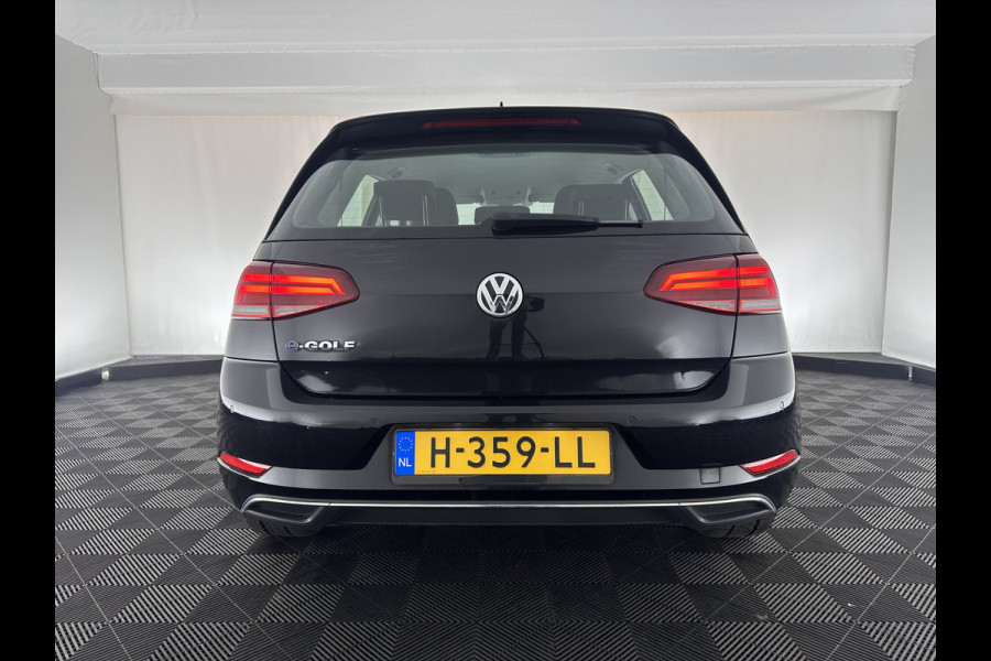 Volkswagen e-Golf E-DITION Aut. *HEAT-PUMP | ADAPTIVE-CRUISE | FULL-LED | DAB+ | NAVI-FULLMAP | CARPLAY | HEATED-COMFORTSEATS | ECC | CCS-FASTLOADER | PARKPILOT | CARPLAY | 17''ALU*