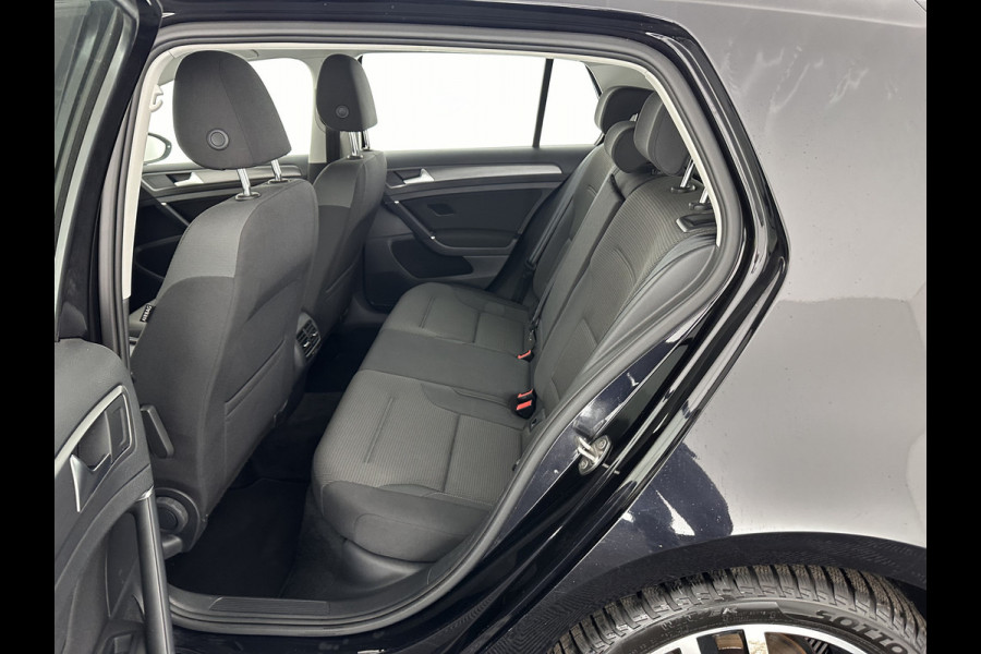 Volkswagen e-Golf E-DITION Aut. *HEAT-PUMP | ADAPTIVE-CRUISE | FULL-LED | DAB+ | NAVI-FULLMAP | CARPLAY | HEATED-COMFORTSEATS | ECC | CCS-FASTLOADER | PARKPILOT | CARPLAY | 17''ALU*