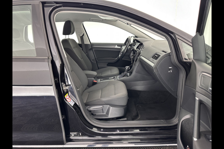 Volkswagen e-Golf E-DITION Aut. *HEAT-PUMP | ADAPTIVE-CRUISE | FULL-LED | DAB+ | NAVI-FULLMAP | CARPLAY | HEATED-COMFORTSEATS | ECC | CCS-FASTLOADER | PARKPILOT | CARPLAY | 17''ALU*