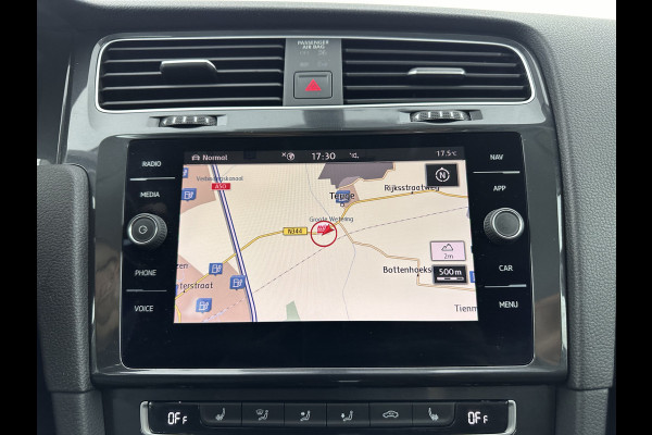 Volkswagen e-Golf E-DITION Aut. *HEAT-PUMP | ADAPTIVE-CRUISE | FULL-LED | DAB+ | NAVI-FULLMAP | CARPLAY | HEATED-COMFORTSEATS | ECC | CCS-FASTLOADER | PARKPILOT | CARPLAY | 17''ALU*
