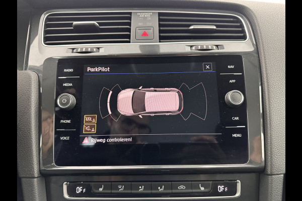 Volkswagen e-Golf E-DITION Aut. *HEAT-PUMP | ADAPTIVE-CRUISE | FULL-LED | DAB+ | NAVI-FULLMAP | CARPLAY | HEATED-COMFORTSEATS | ECC | CCS-FASTLOADER | PARKPILOT | CARPLAY | 17''ALU*