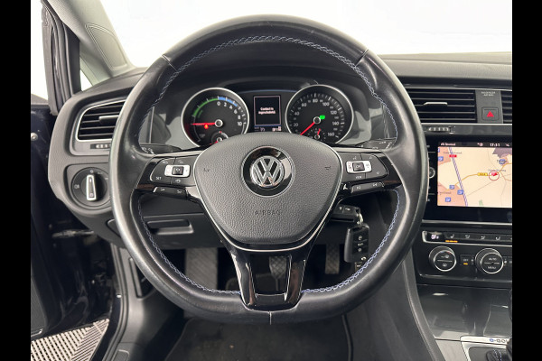Volkswagen e-Golf E-DITION Aut. *HEAT-PUMP | ADAPTIVE-CRUISE | FULL-LED | DAB+ | NAVI-FULLMAP | CARPLAY | HEATED-COMFORTSEATS | ECC | CCS-FASTLOADER | PARKPILOT | CARPLAY | 17''ALU*