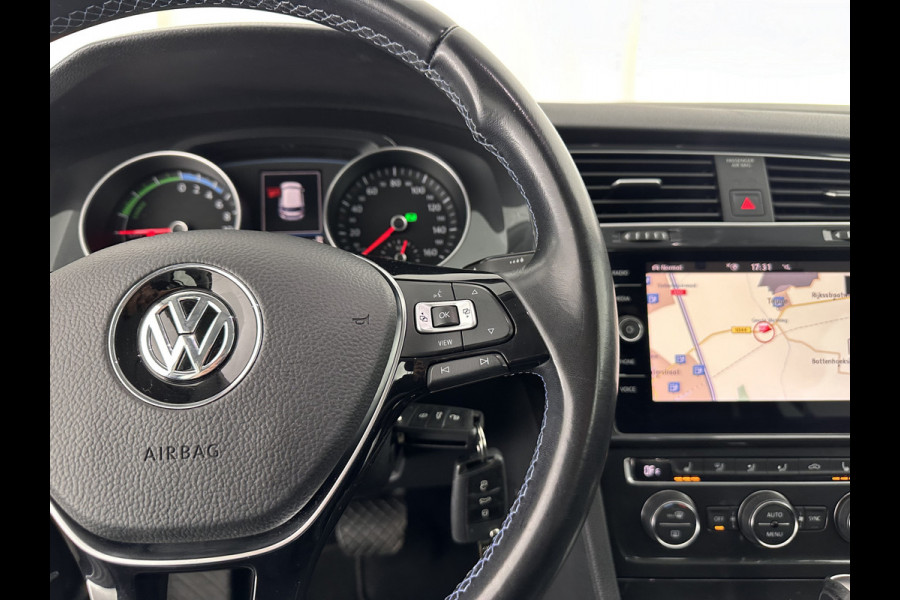 Volkswagen e-Golf E-DITION Aut. *HEAT-PUMP | ADAPTIVE-CRUISE | FULL-LED | DAB+ | NAVI-FULLMAP | CARPLAY | HEATED-COMFORTSEATS | ECC | CCS-FASTLOADER | PARKPILOT | CARPLAY | 17''ALU*