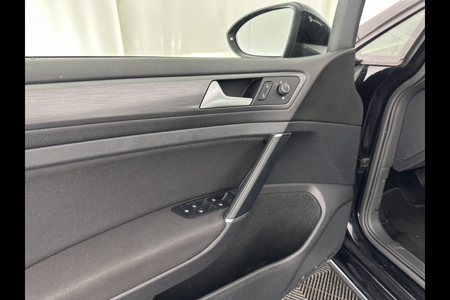 Volkswagen e-Golf E-DITION Aut. *HEAT-PUMP | ADAPTIVE-CRUISE | FULL-LED | DAB+ | NAVI-FULLMAP | CARPLAY | HEATED-COMFORTSEATS | ECC | CCS-FASTLOADER | PARKPILOT | CARPLAY | 17''ALU*