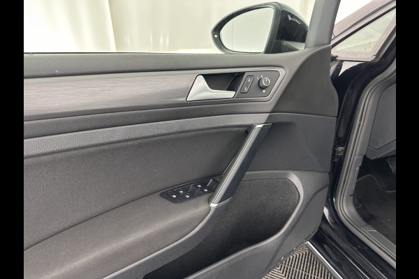 Volkswagen e-Golf E-DITION Aut. *HEAT-PUMP | ADAPTIVE-CRUISE | FULL-LED | DAB+ | NAVI-FULLMAP | CARPLAY | HEATED-COMFORTSEATS | ECC | CCS-FASTLOADER | PARKPILOT | CARPLAY | 17''ALU*