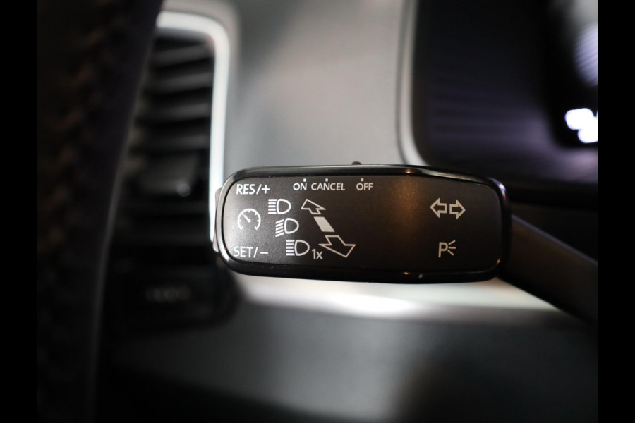 Škoda Karoq 1.0 TSI Business Edition 110 pk | Verlengde garantie | Navigatie | Parkeersensoren | Achteruitrijcamera | Autom. airco |
