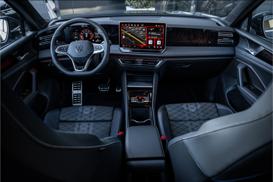 Volkswagen Tiguan 1.5 eTSI R-Line Edition - R Line | Elek. Trekhaak | ACC | Massage | Stuurwiel verwarmd