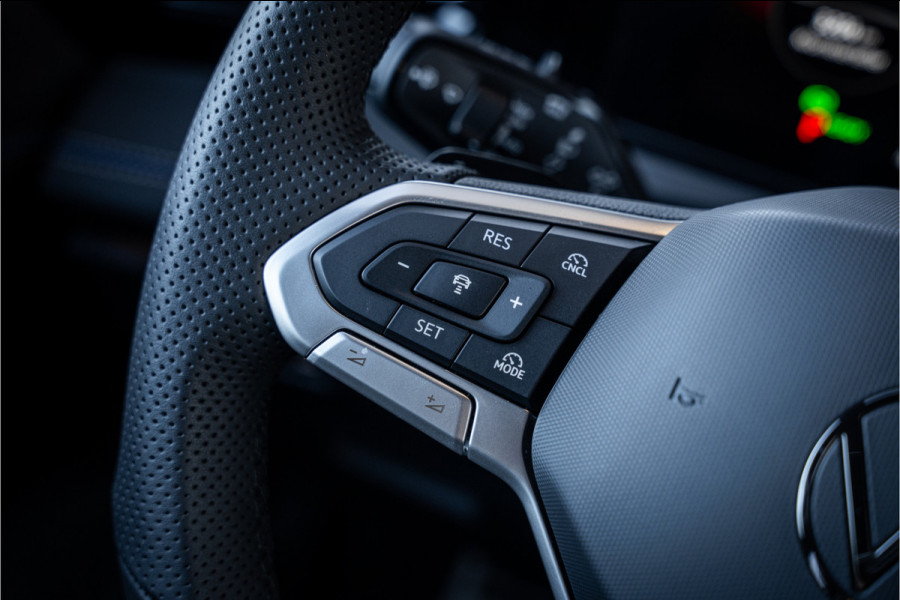 Volkswagen Tiguan 1.5 eTSI R-Line Edition - R Line | Elek. Trekhaak | ACC | Massage | Stuurwiel verwarmd