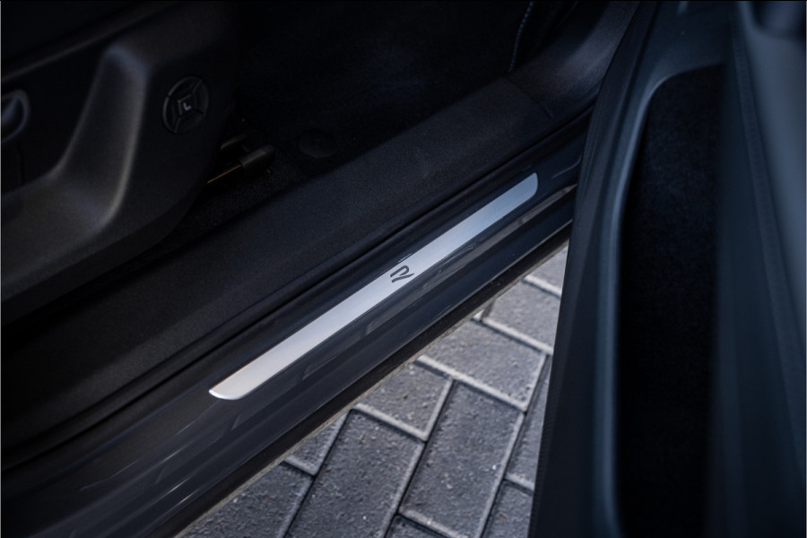 Volkswagen Tiguan 1.5 eTSI R-Line Edition - R Line | Elek. Trekhaak | ACC | Massage | Stuurwiel verwarmd