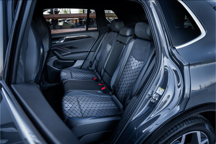 Volkswagen Tiguan 1.5 eTSI R-Line Edition - R Line | Elek. Trekhaak | ACC | Massage | Stuurwiel verwarmd