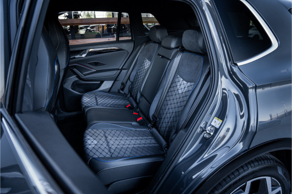 Volkswagen Tiguan 1.5 eTSI R-Line Edition - R Line | Elek. Trekhaak | ACC | Massage | Stuurwiel verwarmd
