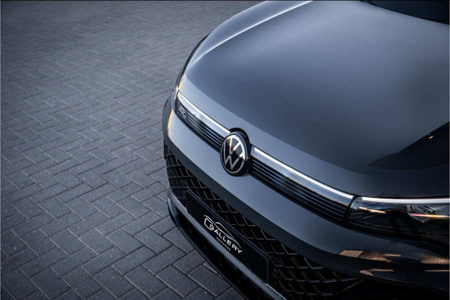 Volkswagen Tiguan 1.5 eTSI R-Line Edition - R Line | Elek. Trekhaak | ACC | Massage | Stuurwiel verwarmd
