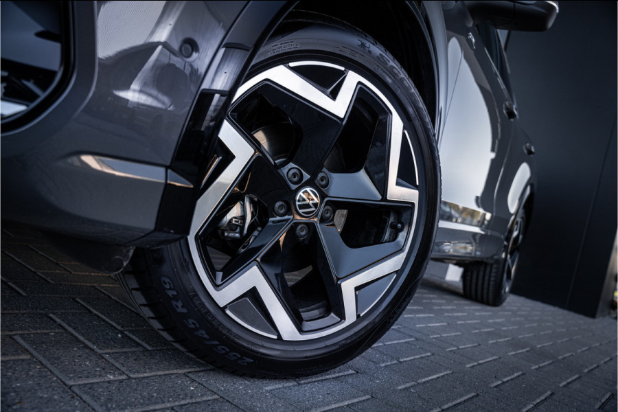 Volkswagen Tiguan 1.5 eTSI R-Line Edition - R Line | Elek. Trekhaak | ACC | Massage | Stuurwiel verwarmd