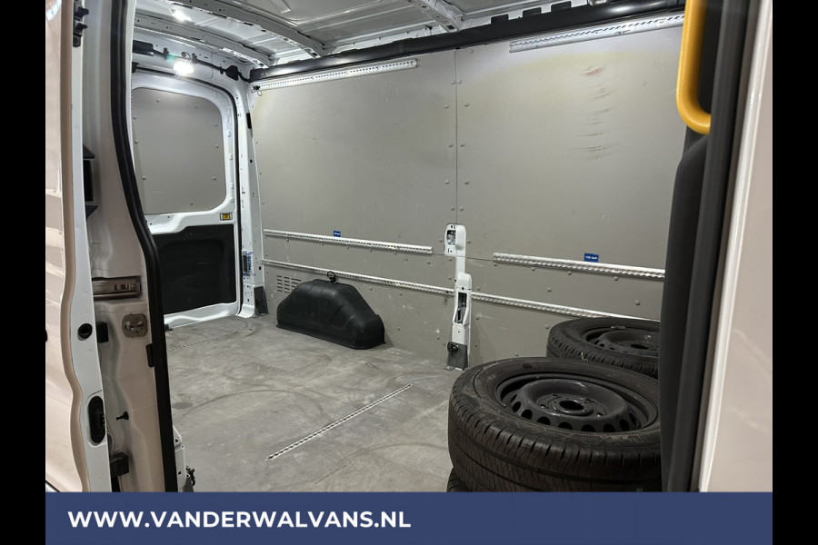 Ford Transit 2.0 TDCI 131pk L3H2 Euro6 Airco | Apple Carplay | Camera | Navigatie | Stoelverwarming| Cruisecontrol Parkeersensoren, Android Auto, Verwarmde voorruit, Bijrijdersbank