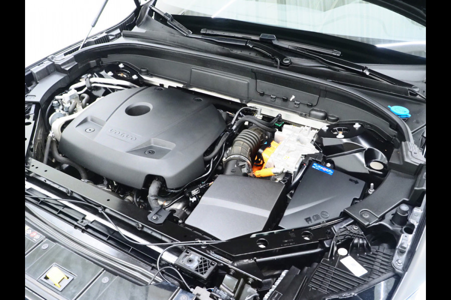 Volvo XC60 2.0 T8 Recharge AWD R-Design Dark | Panoramadak | Pilot Assist | Keyless | Camera | Memory | Carplay
