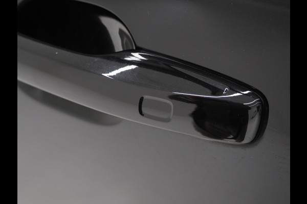 Volvo XC60 2.0 T8 Recharge AWD R-Design Dark | Panoramadak | Pilot Assist | Keyless | Camera | Memory | Carplay