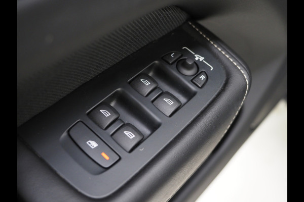 Volvo XC60 2.0 T8 Recharge AWD R-Design Dark | Panoramadak | Pilot Assist | Keyless | Camera | Memory | Carplay