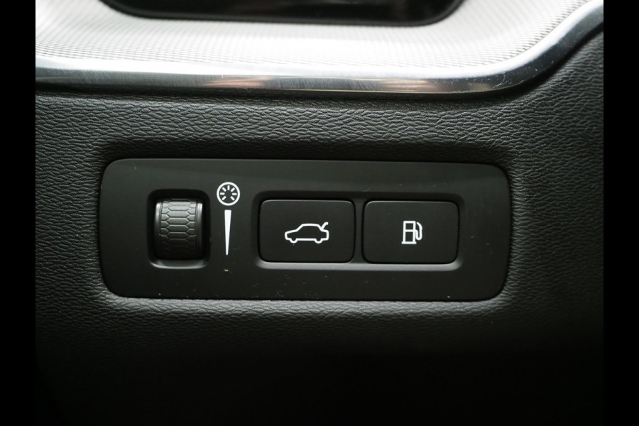 Volvo XC60 2.0 T8 Recharge AWD R-Design Dark | Panoramadak | Pilot Assist | Keyless | Camera | Memory | Carplay