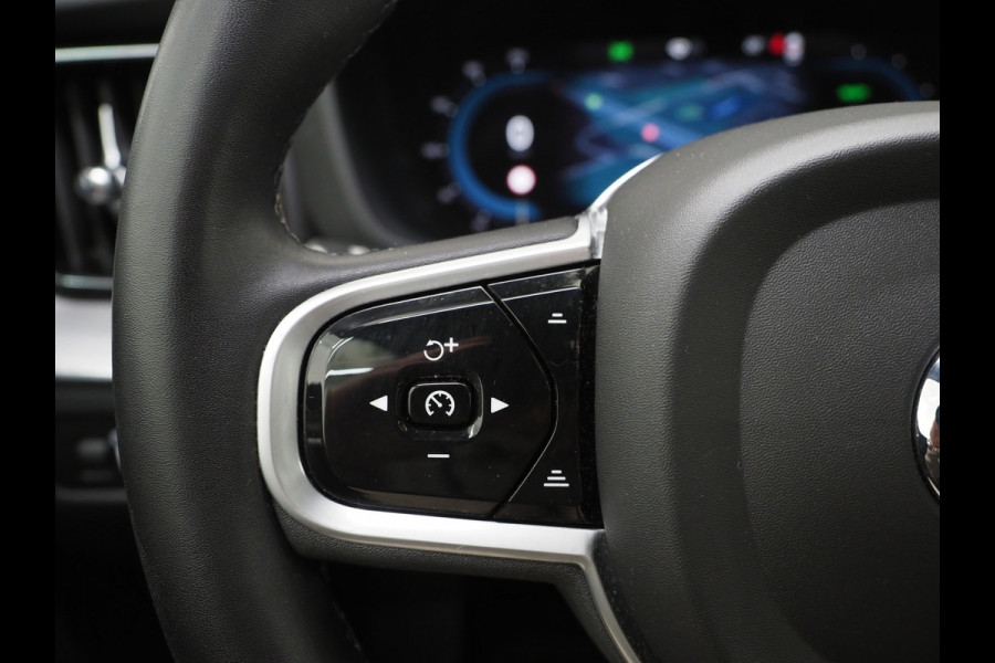 Volvo XC60 2.0 T8 Recharge AWD R-Design Dark | Panoramadak | Pilot Assist | Keyless | Camera | Memory | Carplay