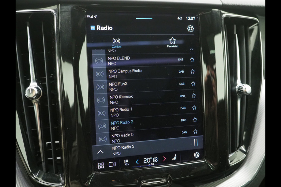 Volvo XC60 2.0 T8 Recharge AWD R-Design Dark | Panoramadak | Pilot Assist | Keyless | Camera | Memory | Carplay