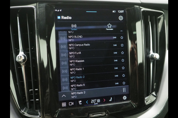 Volvo XC60 2.0 T8 Recharge AWD R-Design Dark | Panoramadak | Pilot Assist | Keyless | Camera | Memory | Carplay