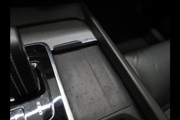 Volvo XC60 2.0 T8 Recharge AWD R-Design Dark | Panoramadak | Pilot Assist | Keyless | Camera | Memory | Carplay