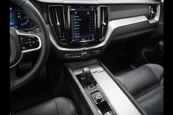 Volvo XC60 2.0 T8 Recharge AWD R-Design Dark | Panoramadak | Pilot Assist | Keyless | Camera | Memory | Carplay
