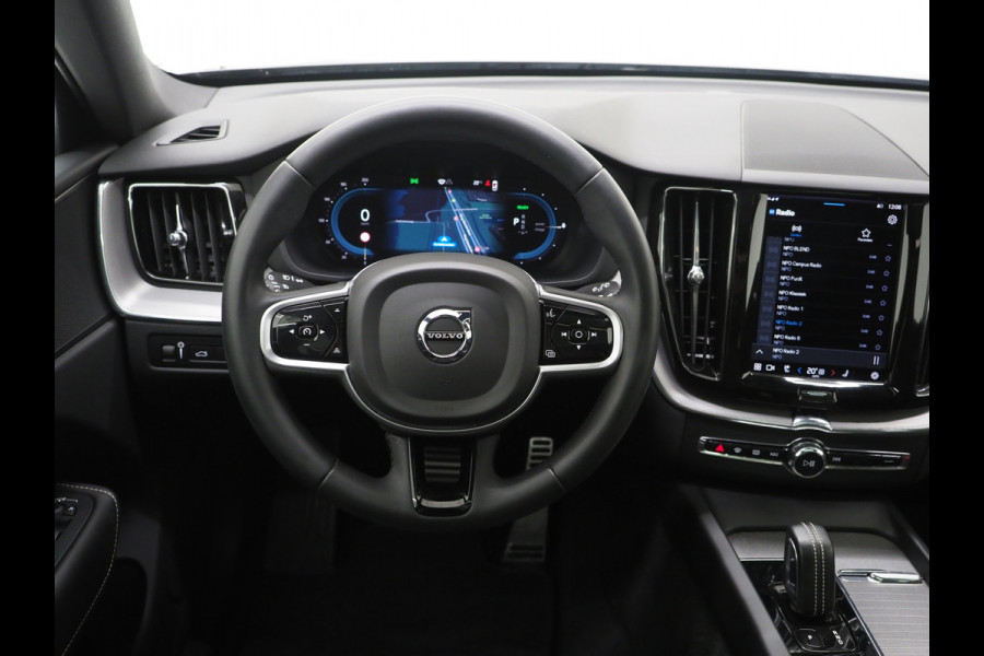 Volvo XC60 2.0 T8 Recharge AWD R-Design Dark | Panoramadak | Pilot Assist | Keyless | Camera | Memory | Carplay