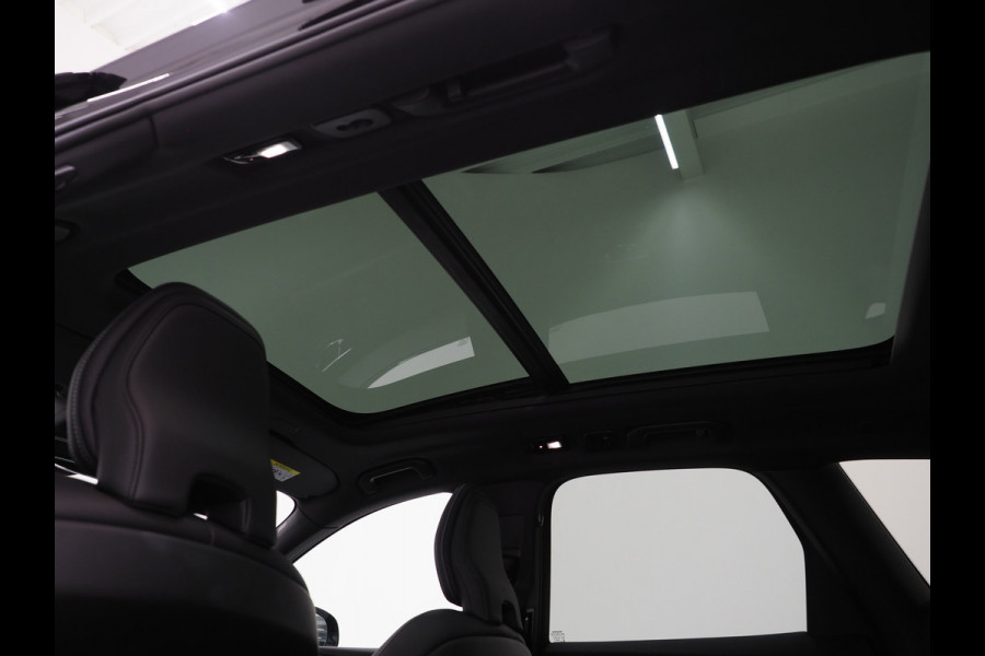 Volvo XC60 2.0 T8 Recharge AWD R-Design Dark | Panoramadak | Pilot Assist | Keyless | Camera | Memory | Carplay