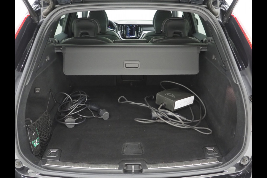 Volvo XC60 2.0 T8 Recharge AWD R-Design Dark | Panoramadak | Pilot Assist | Keyless | Camera | Memory | Carplay