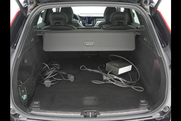 Volvo XC60 2.0 T8 Recharge AWD R-Design Dark | Panoramadak | Pilot Assist | Keyless | Camera | Memory | Carplay