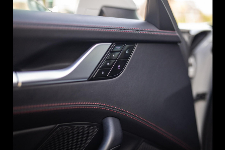 Porsche 911 Cabrio 3.8 Turbo S | Lift | Keramisch | PDCC | Matrix | 360° Camera