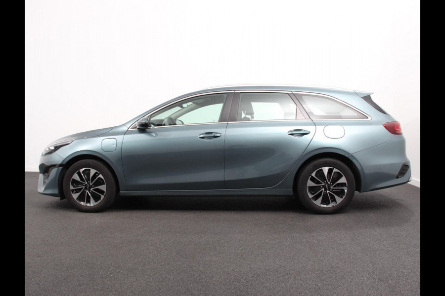 Kia Ceed Sportswagon 1.6 GDI PHEV DynamicLine Climate control Achteruitrijd camera Cruise control Parkeersensoren LED Lane assist Apple Carplay/ Android auto