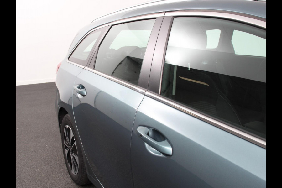 Kia Ceed Sportswagon 1.6 GDI PHEV DynamicLine Climate control Achteruitrijd camera Cruise control Parkeersensoren LED Lane assist Apple Carplay/ Android auto