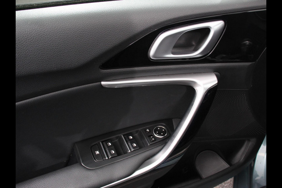 Kia Ceed Sportswagon 1.6 GDI PHEV DynamicLine Climate control Achteruitrijd camera Cruise control Parkeersensoren LED Lane assist Apple Carplay/ Android auto