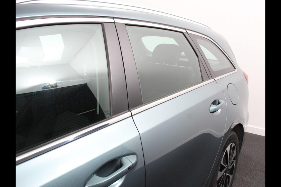 Kia Ceed Sportswagon 1.6 GDI PHEV DynamicLine Climate control Achteruitrijd camera Cruise control Parkeersensoren LED Lane assist Apple Carplay/ Android auto