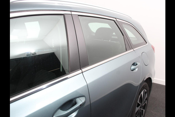 Kia Ceed Sportswagon 1.6 GDI PHEV DynamicLine Climate control Achteruitrijd camera Cruise control Parkeersensoren LED Lane assist Apple Carplay/ Android auto