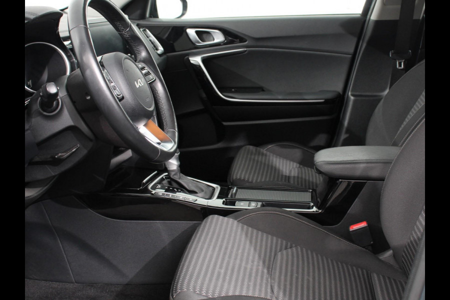 Kia Ceed Sportswagon 1.6 GDI PHEV DynamicLine Climate control Achteruitrijd camera Cruise control Parkeersensoren LED Lane assist Apple Carplay/ Android auto